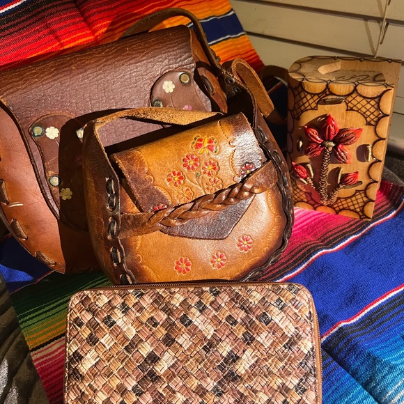 Vintage Leather Shoulder Bags Medium & Mini w/new wallet, storage box, sm. shawl - Picture 2 of 16